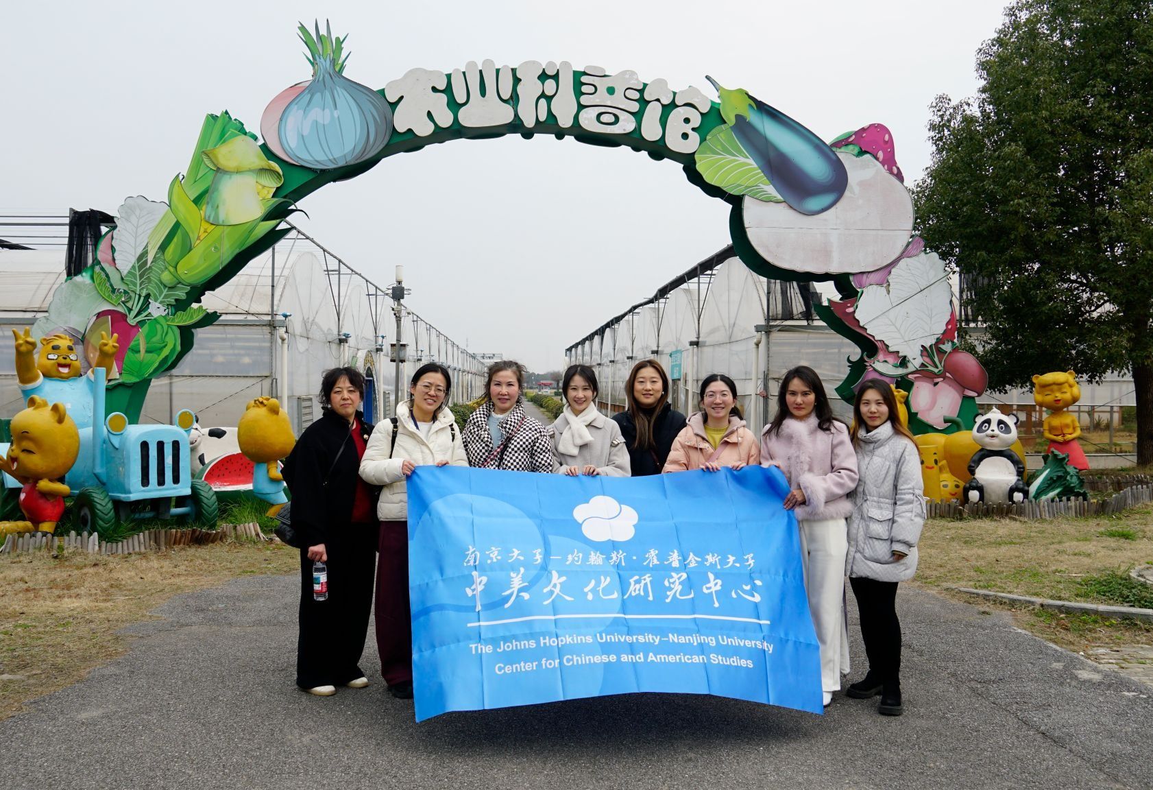 邂逅田园春光 绽放巾帼芳华 —— 中美中心教职工参加“三八”节陌上花渡游园活动